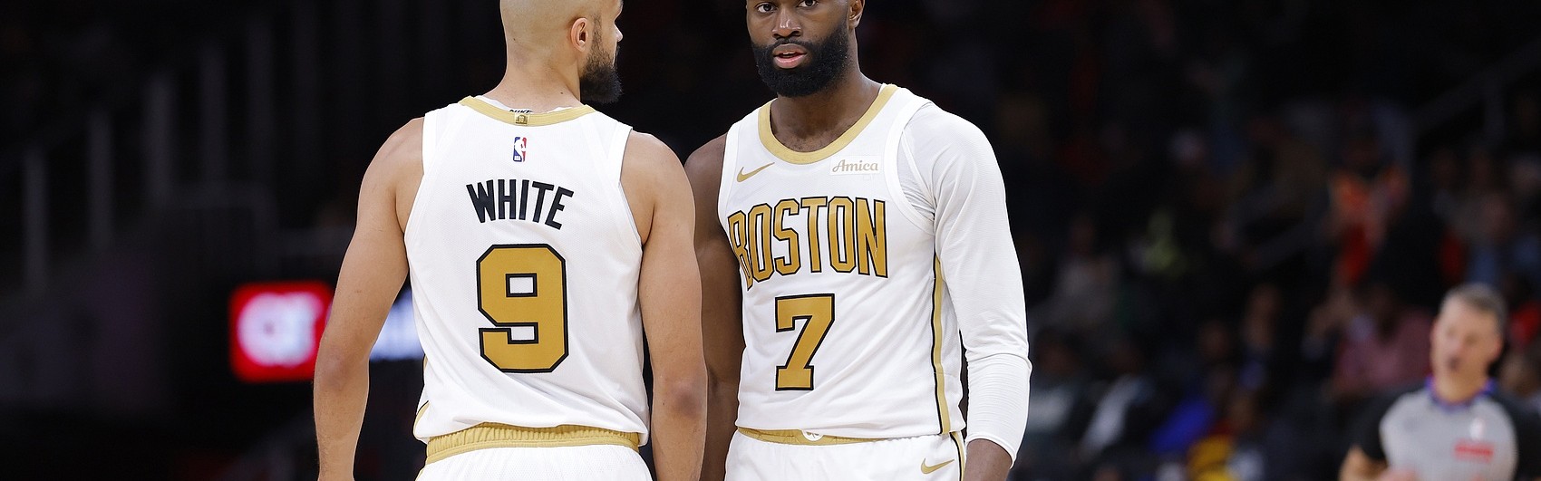 世界杯注册平台-德里克·怀特：杰伦·布朗吃的第一个T没得说 但第二个T太扯了