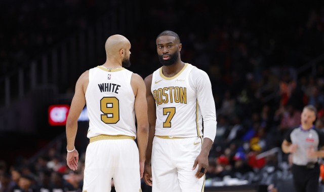 世界杯注册平台-德里克·怀特：杰伦·布朗吃的第一个T没得说 但第二个T太扯了