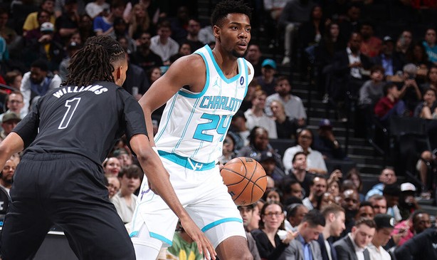 米勒25分布里奇斯19+5 黄蜂客场大胜篮网|北京|鲍尔|迈尔斯-布里奇斯|迈尔斯·布里奇斯|布鲁克林篮网队_新浪体育_新浪新闻