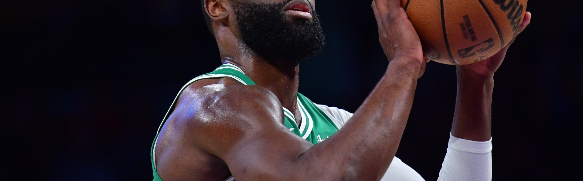 不多见！杰伦·布朗生涯第二次被驱逐出场 上一次是在23年12月