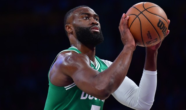 不多见！杰伦·布朗生涯第二次被驱逐出场 上一次是在23年12月