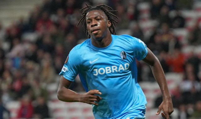 世界杯中国官方网站-外媒：拜仁和巴黎关注弗赖堡20岁中场曼赞比